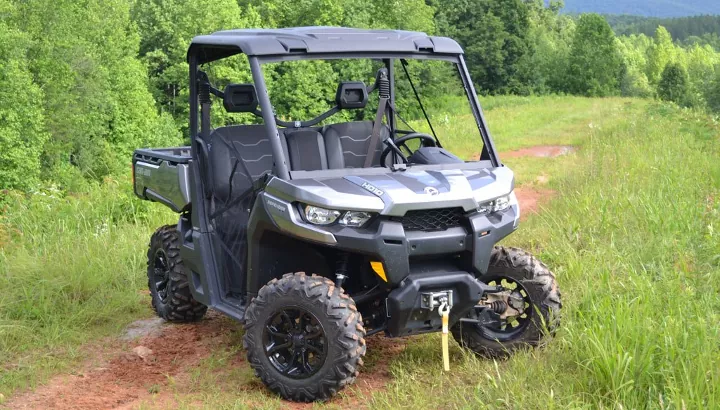 2017 Can-Am Defender XT CAB HD10
