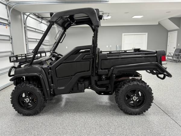 2014 John Deere Gator™ XUV 4×4 825i Midnight Black SE