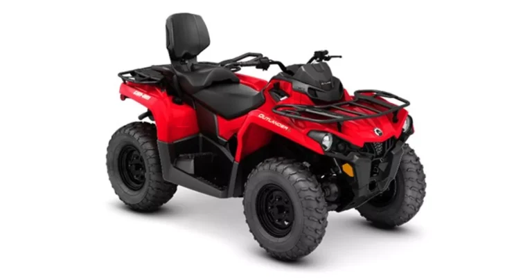 2017 Can-Am Outlander™ MAX DPS 570. Photograph shows the 2018 model.