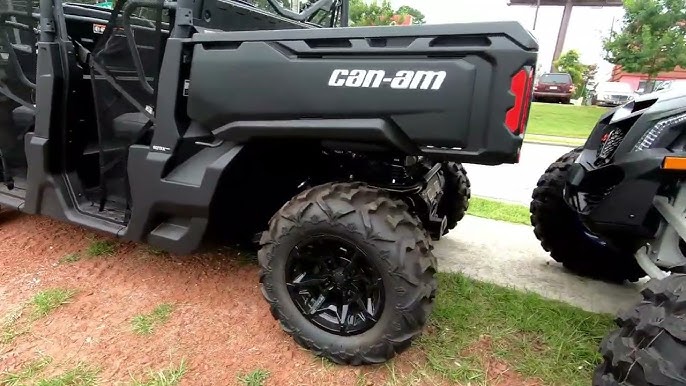 2023 Can-Am Defender MAX DPS HD9